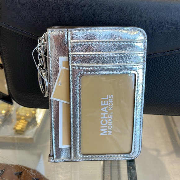 MICHAEL KORS
Jet Set Travel Small Top Zip Coin Pouch With ID
Silver 
NWT - Picture 3 of 16